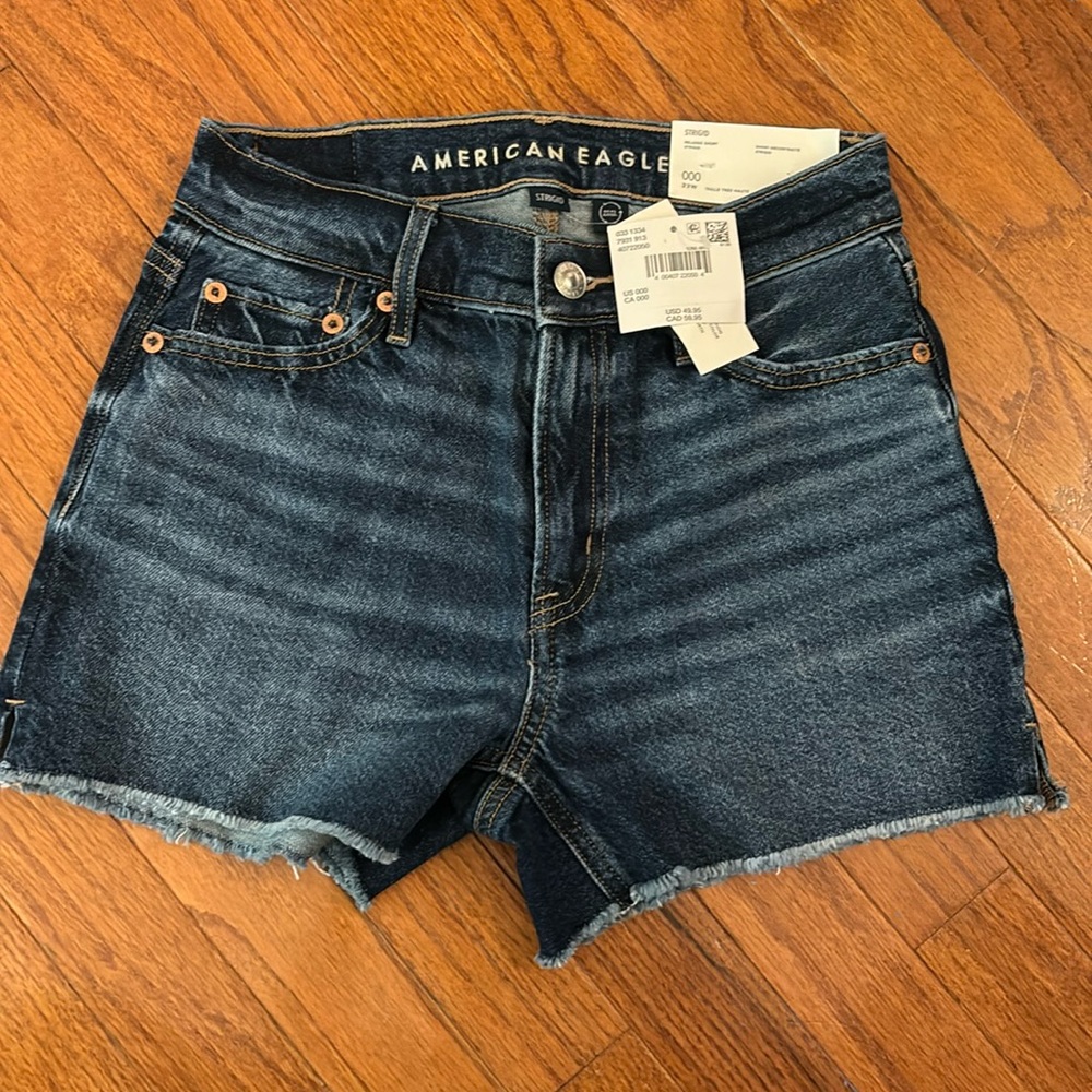 American eagle jean shorts- relaxed short strigid--- never worn!